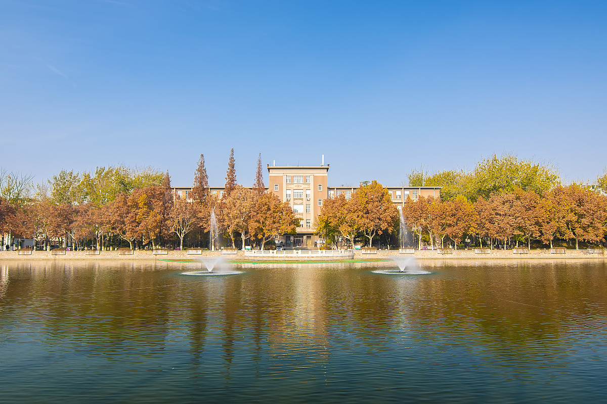 ***_***2018年11月25日,天津,冬日的南开大学校园,老图书馆与新开湖.