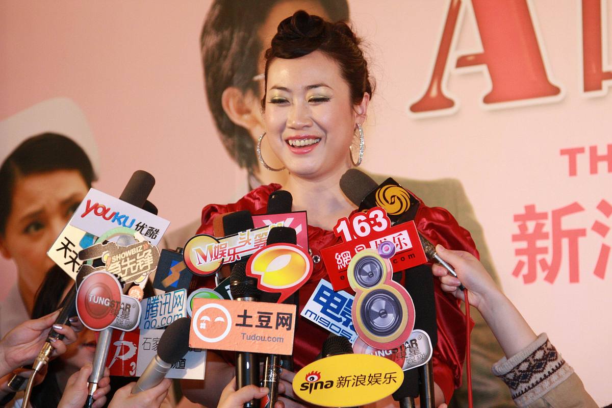 2010年2月28日,北京,首部涉及精神病题材电影《a面b面》发布会.***_**