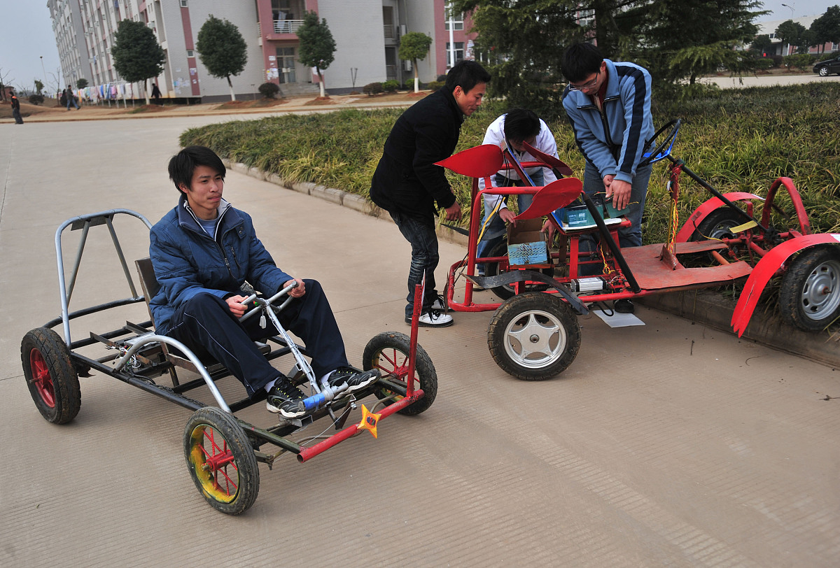 机电一体太阳能小车传动系统和转向系统优化设计研究