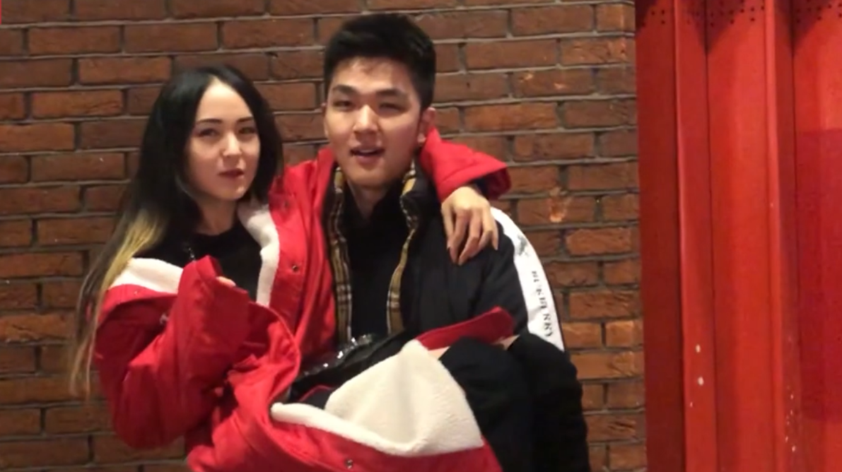 街头丘比特:男友力max!阳光型男配呆萌小美女,颜值超般配!