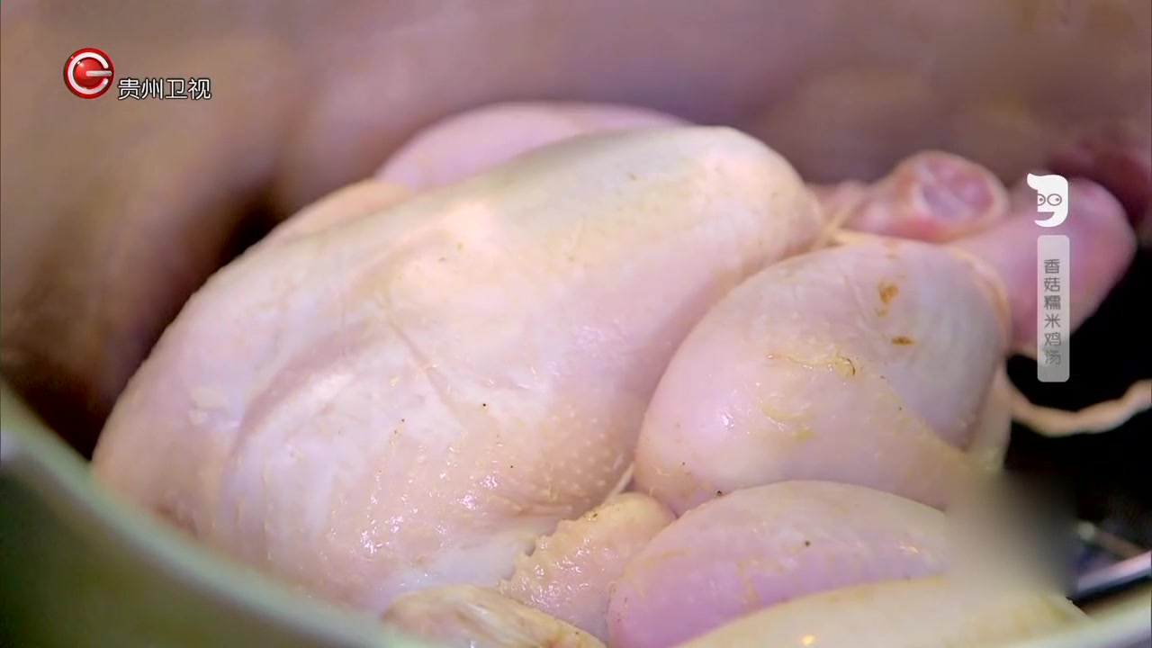 厨房小知识:用滚水淋鸡肉,可以让鸡肉去除腥味