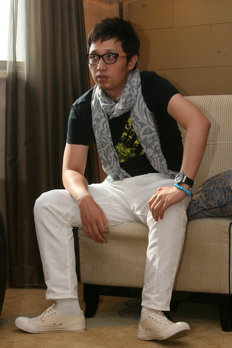 2012年08月07日,陕西省西安市,浙江卫视主持人华少西安接受专访.***_*