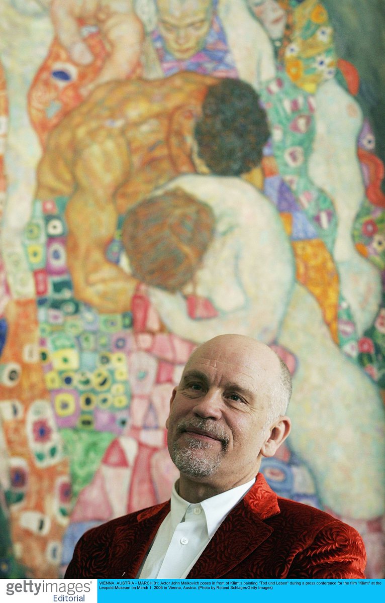 请将下面一段话翻译为中文Simon Saw-Teong Ang 64 of Fayetteville entered a guilty plea to count 58 on a superseding indictment charging him with making a materially false and fictitious statement and representation