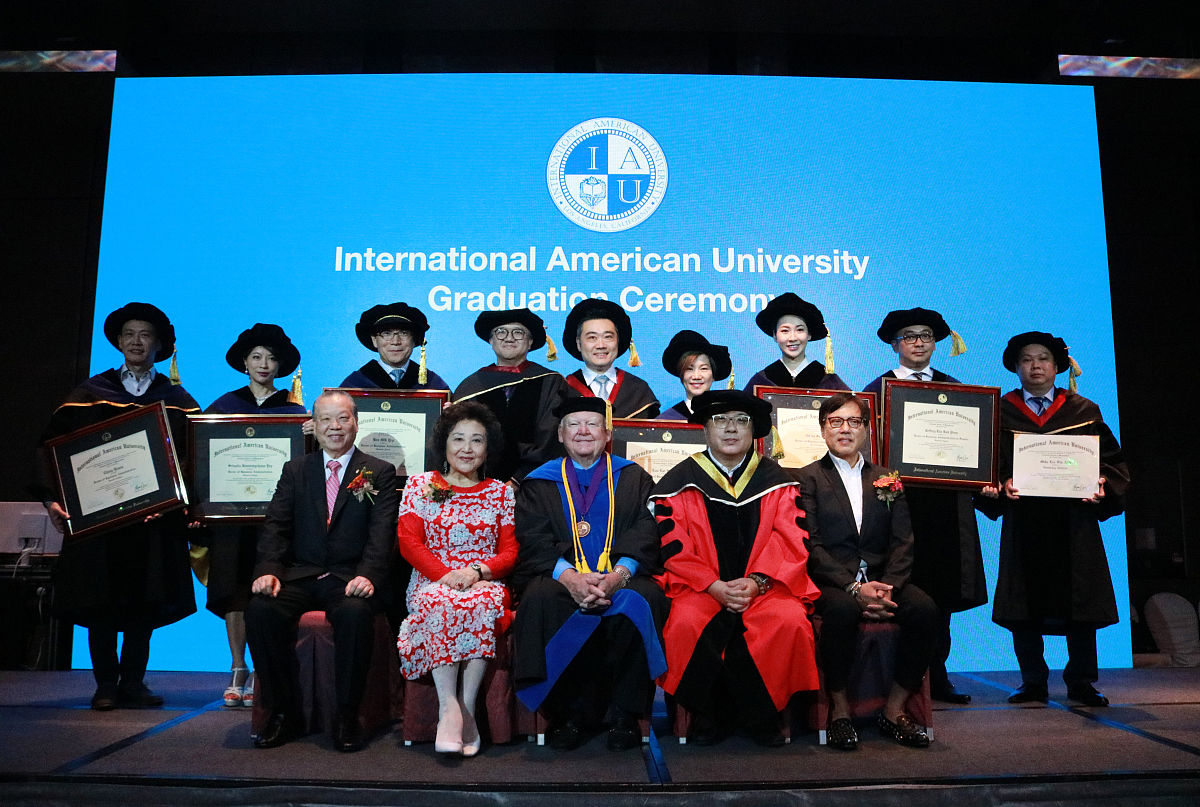 英文描述张桂梅的故事突出教育对育人的作用