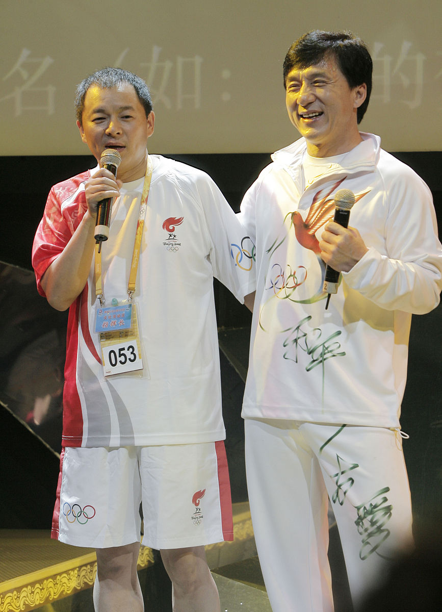 2008年8月7日,北京,《北京2008年奥运会歌曲专辑成龙版》专辑发布会举