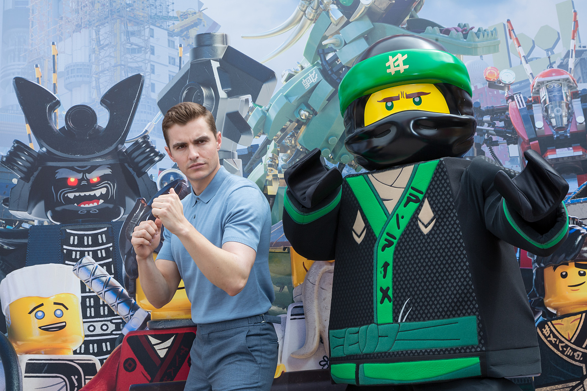 你知道火影忍者吗？是的火影忍者是一部日本漫画和动画讲述了一个忍者村庄里的年轻忍者鸣人和他的队友们的冒险故事。你知道春野樱和鸣人吗？