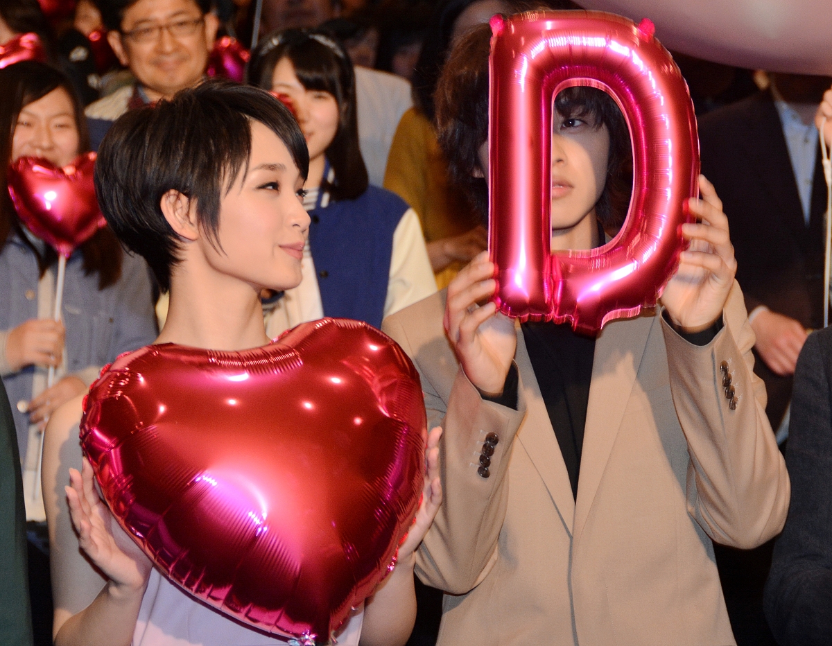 2014年04月12日,东京,电影《l·dk》首映礼.***_***山崎贤人(右),刚力