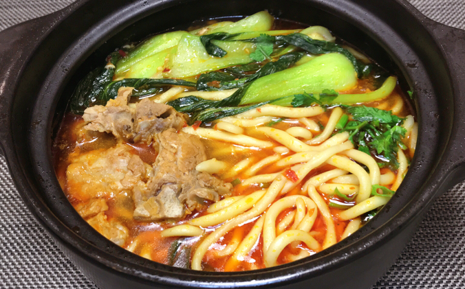 正宗砂锅红烧排骨面,教你轻松在家做,天冷吃上一锅,太爽了