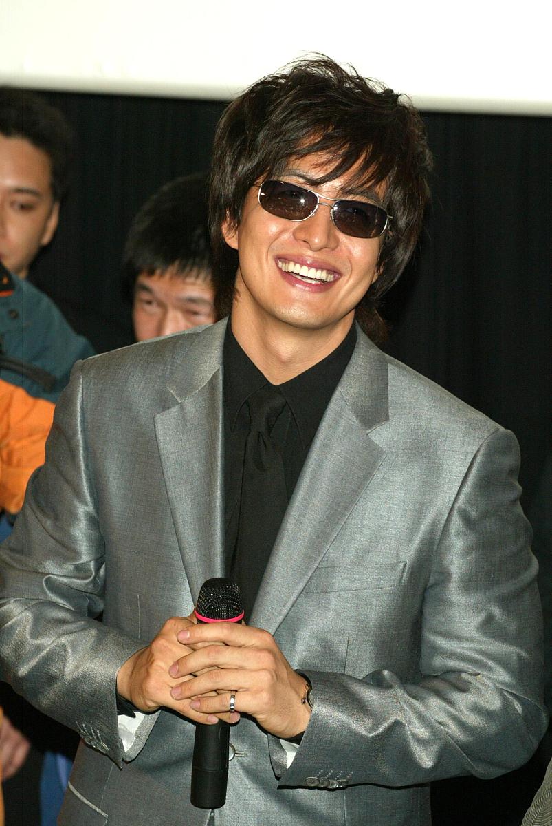 2004年3月6日,韩国男星裴勇俊为新片「丑闻」来台宣传+++_+++裴勇俊