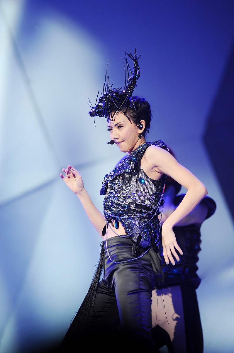 2010年2月5日,香港,孙燕姿在香港红馆举行了"答案是.孙燕姿2010世界巡