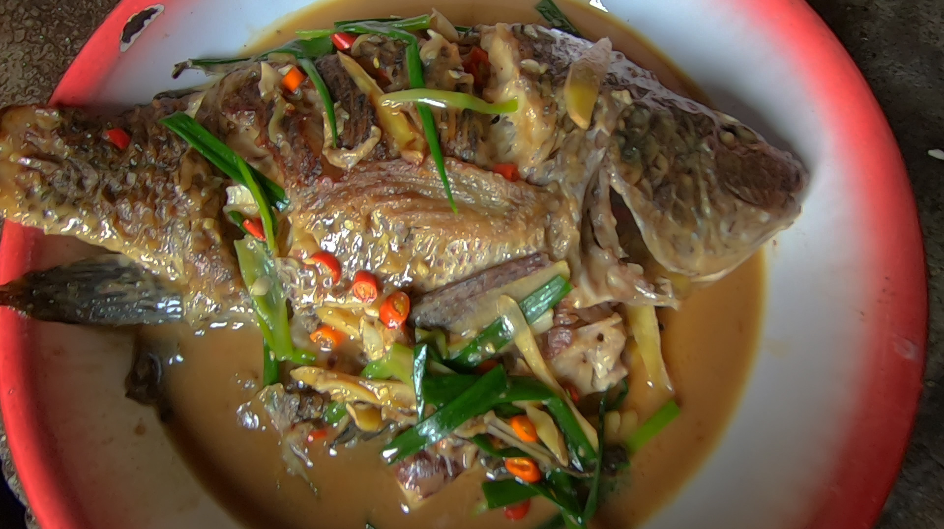罗非鱼这样煮,味道好且不散碎,饭也多吃几碗
