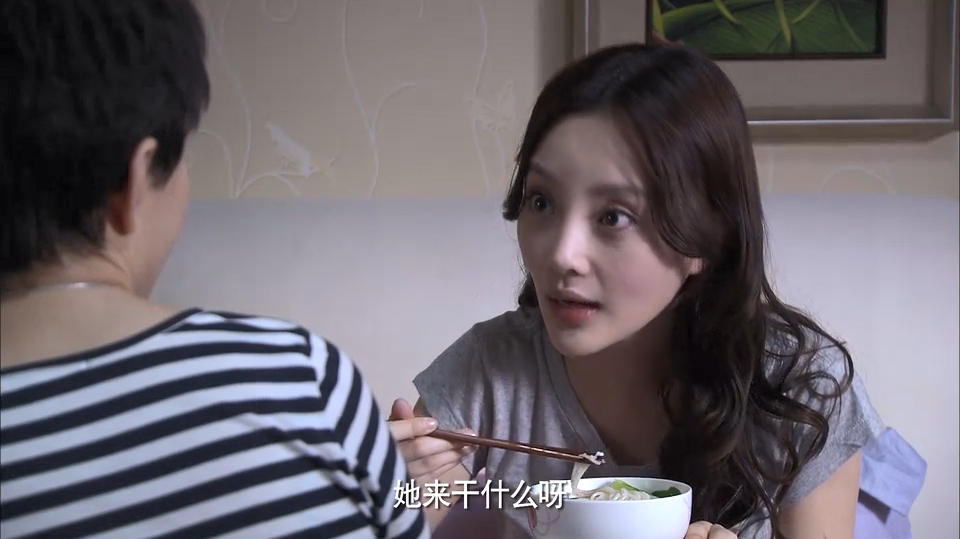 女儿搬回娘家住好舒服,就算妈妈做碗青菜鸡蛋面,也觉得特别香!