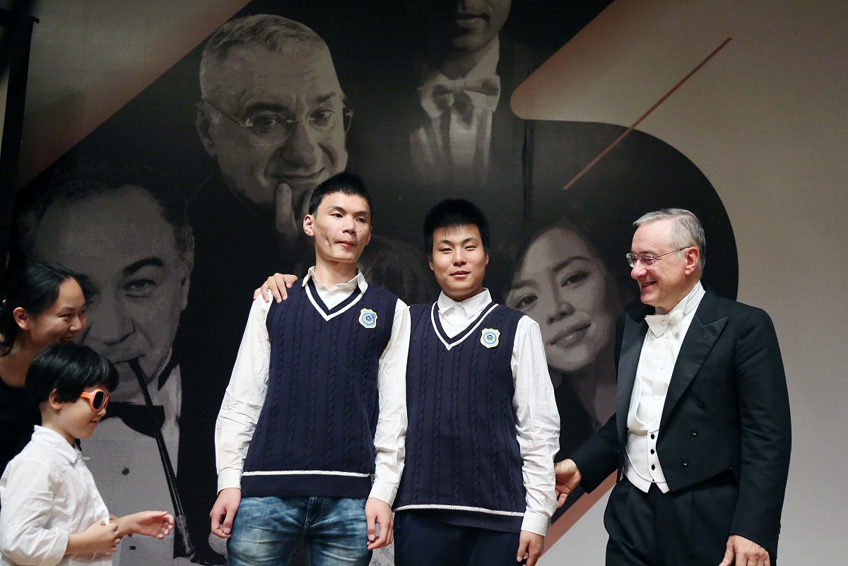 重庆艺术学校2021年招生办联系电话