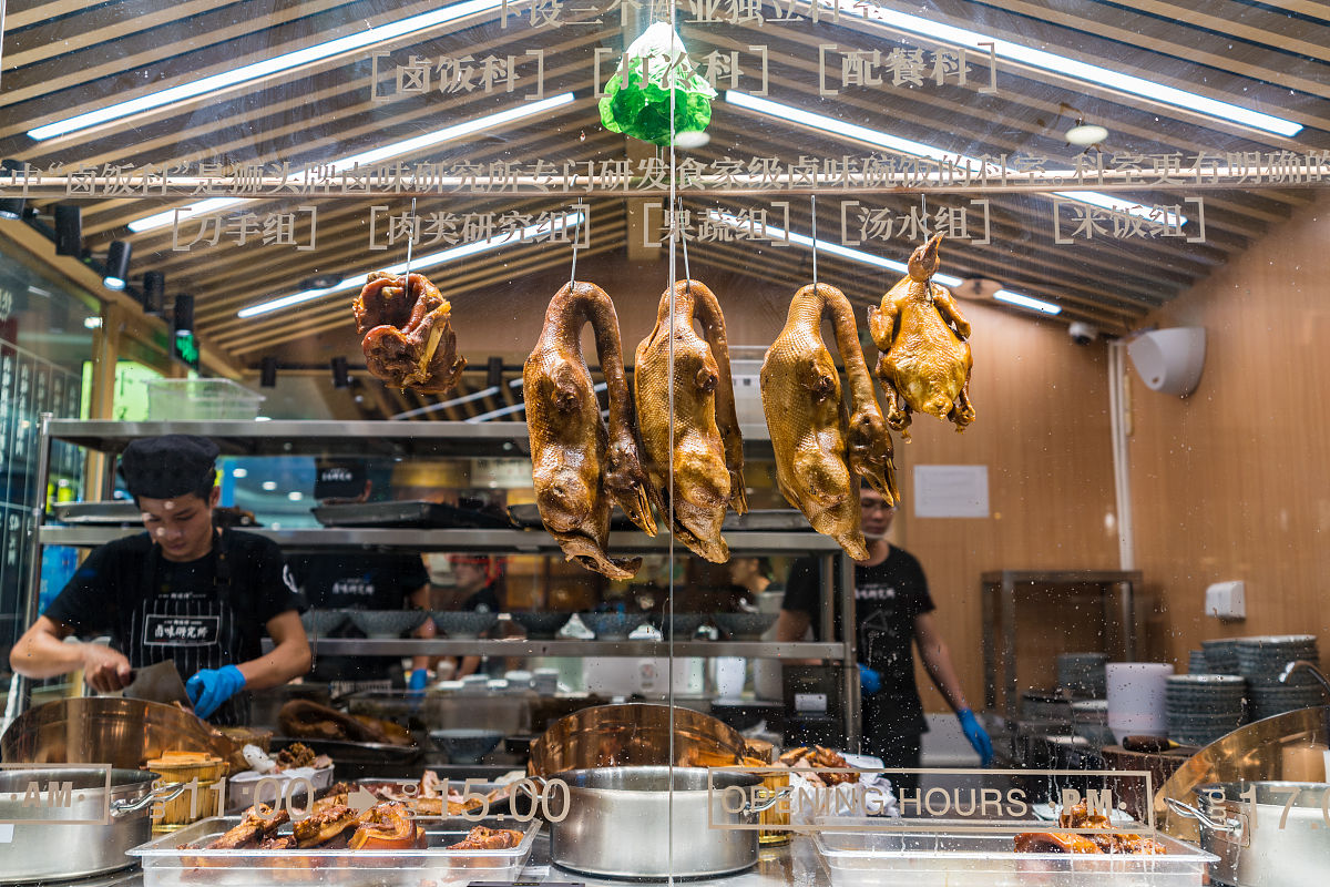 2018年10月27日,广州天河珠江新城,狮头牌卤饭专用研究室,吸引市民前
