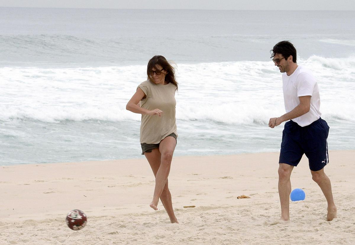 请写一个喜报主要内容是：足浴店充卡喜报