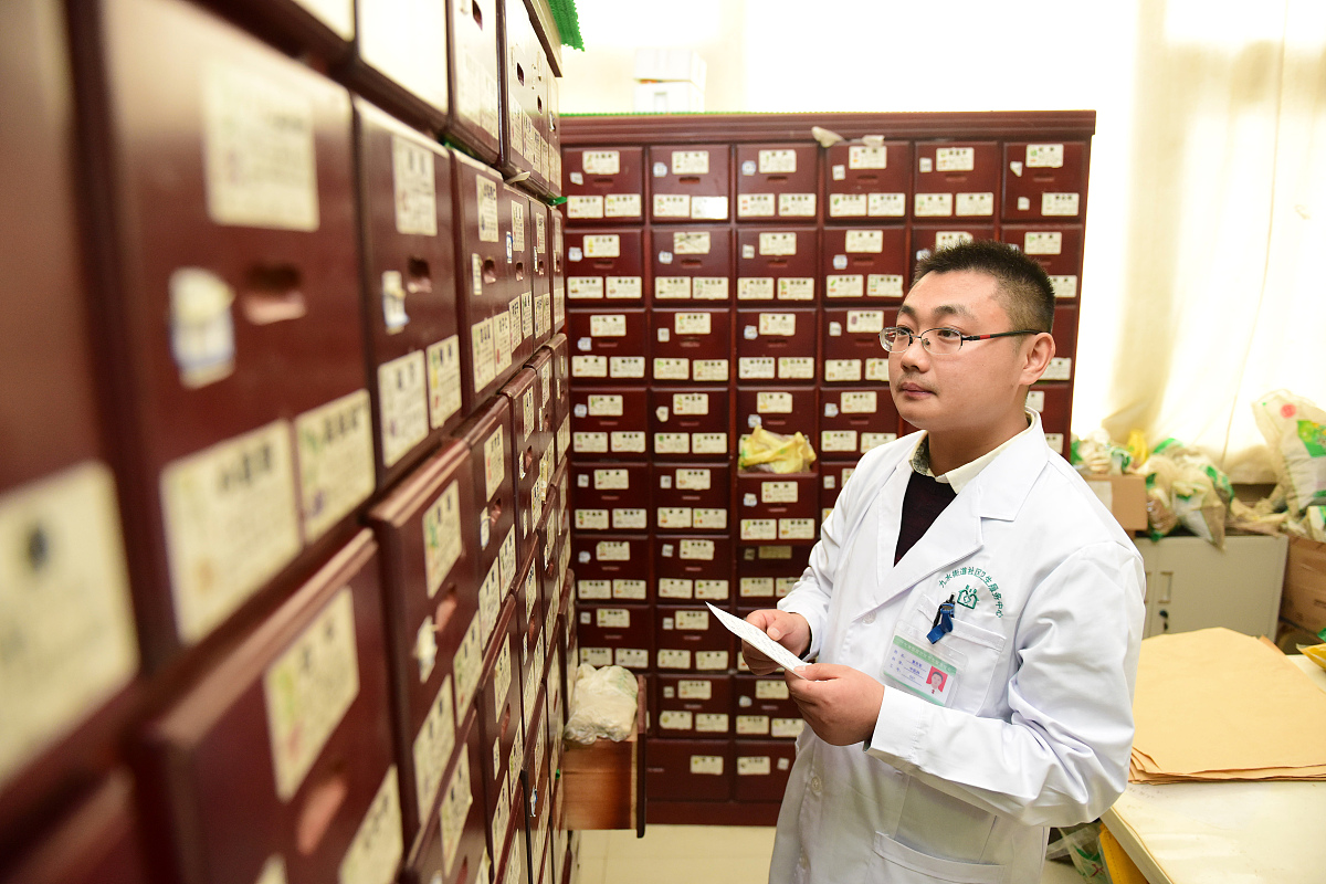 郑州澍青医学高专针灸推拿专业就业方向：前景广阔，选择多样