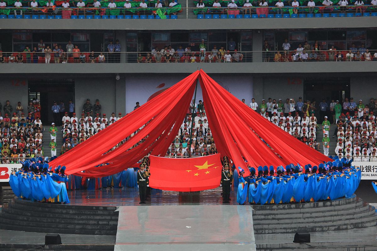成都大运会开幕式：郭涵煜、胡朕卓获中国代表团旗手殊荣
