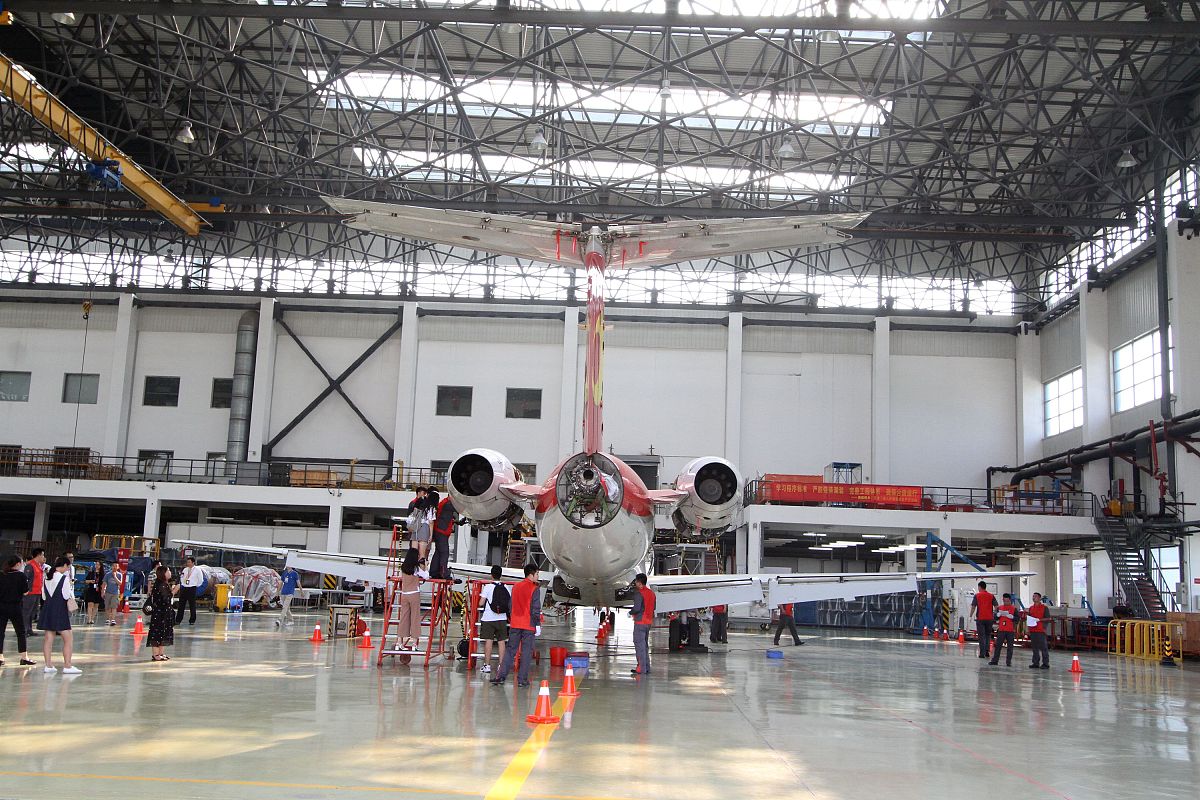 成都航空学校特色专业：飞行器制造、航空电子等，助力航空梦想