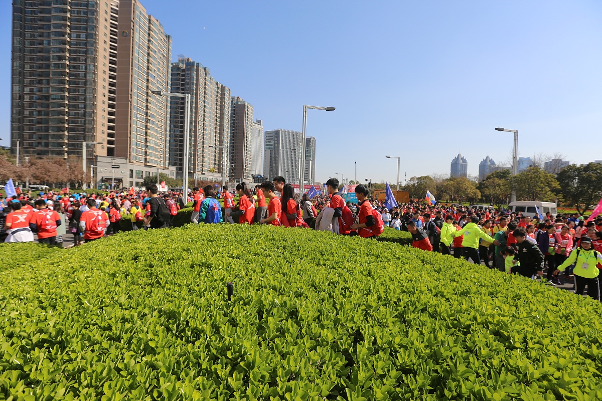 2017年3月26日,第11届郑开国际马拉松在如意湖畔正式开跑,其中5km马拉