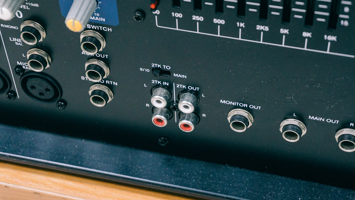 马兰士SR6005功放评测：音质出众，性能强劲