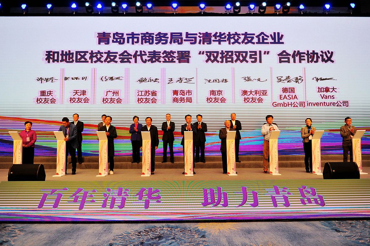 中越双方的跨境劳务合作协同管理不足。对于跨境劳务的规范化管理广西中越边境地区率先进行了跨境劳务合作管理的模式与越方签订了关于开展跨境劳务合作的协议但只是我方单方面出台了跨境务工管理的办法具体的管理仍是以我方政府为主要力量越方对于跨境务工管理并未出台相应的政策文件亦未实现双方常态化的跨境劳务合作磋商协调机制造成中越双方在对跨境务工管理等方面存在差距。请扩写