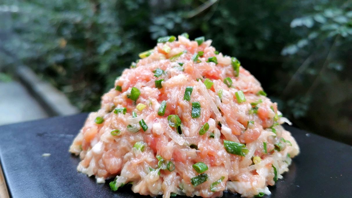 饺子馅好吃有秘诀,记住这2步,饺子鲜嫩多汁满口香