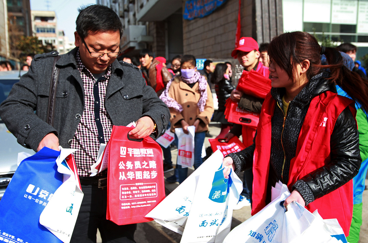 ***_***2013年11月24日,河南省郑州市,河南广播电视大学门口,参加2014