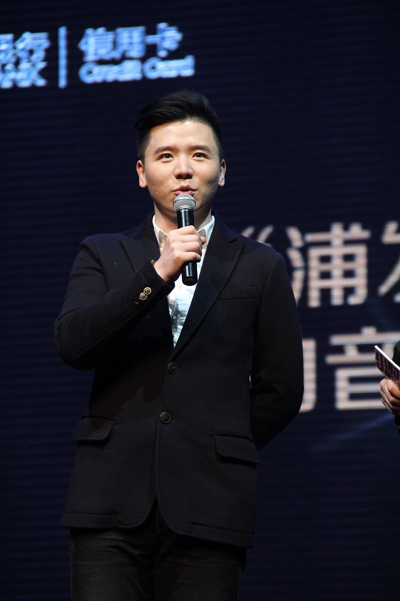 齐思钧 - 中国著名主持人和电视节目制作人