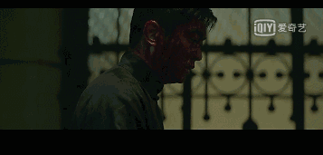 嗯哼,你知道嗎?你爸爸杜江成了繼彭於晏后,另一個清純版硬漢