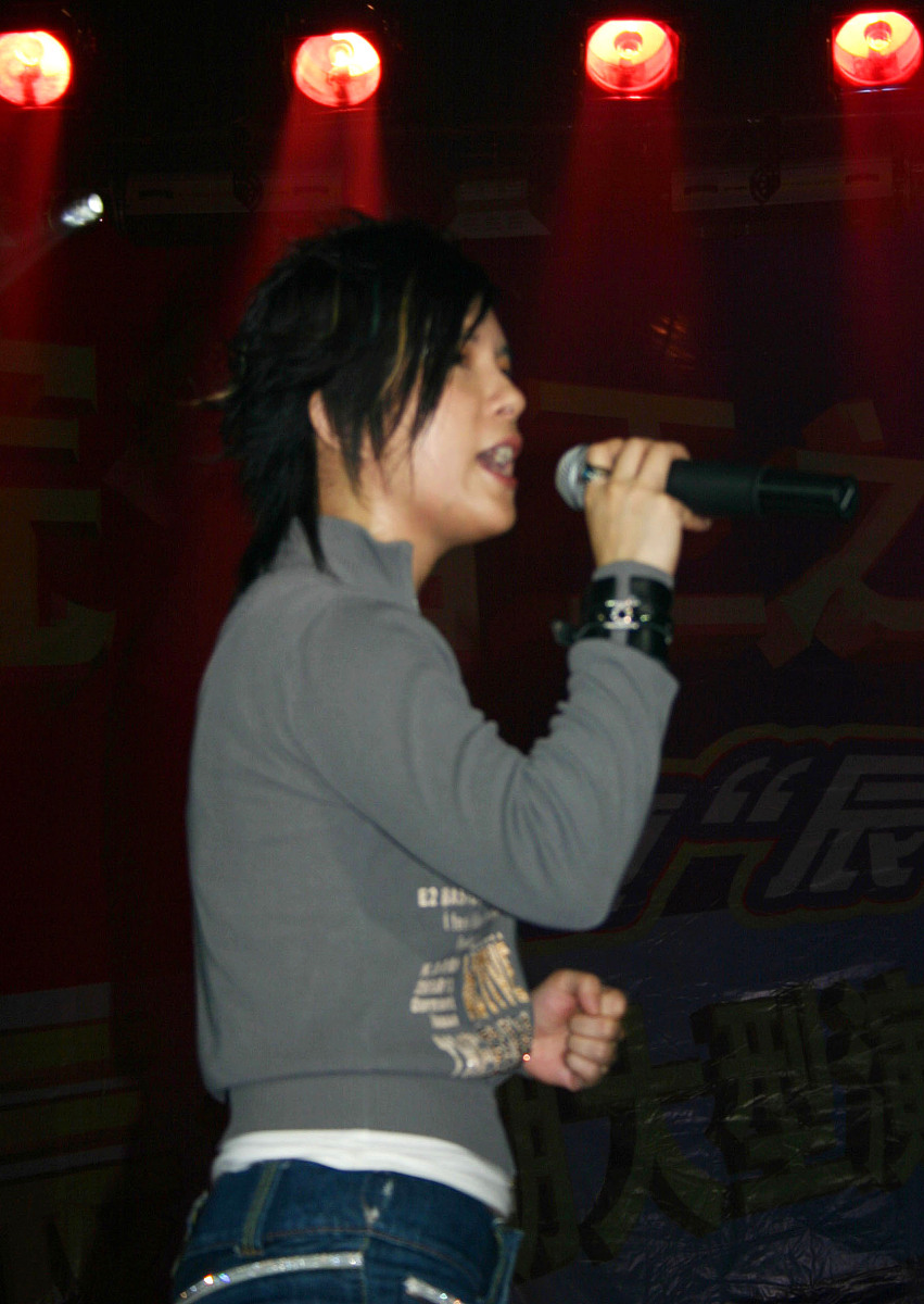 2005年9月29日,安徽巢湖,"倾'辰'之约"——潘美辰大型演唱会举行.+++_
