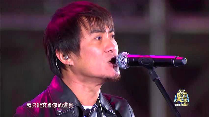 [图]四川卫视跨年演唱会:国内最牛逼的朋克乐队反光镜演唱《嘿姑娘》