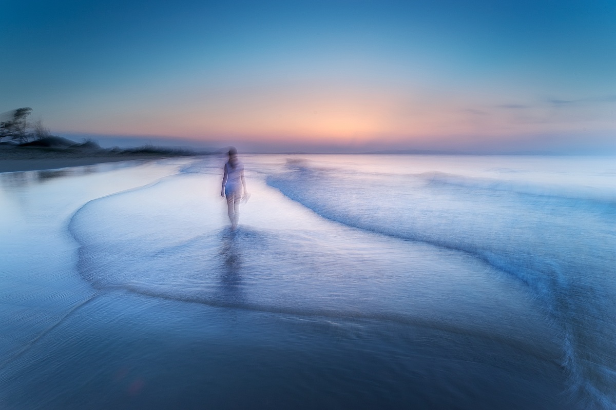 用漫步 朦胧 不期而至心有灵犀天涯海角写一段30个字的话