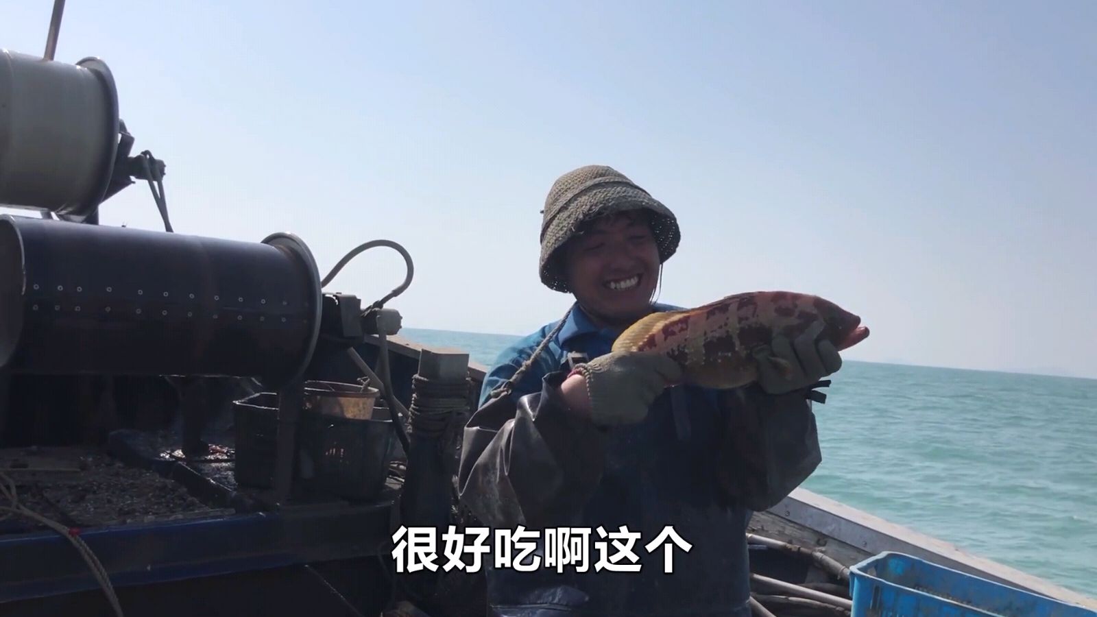 就在最后一网笼,拉上来这么一条几斤重大石斑,阿超激动不已