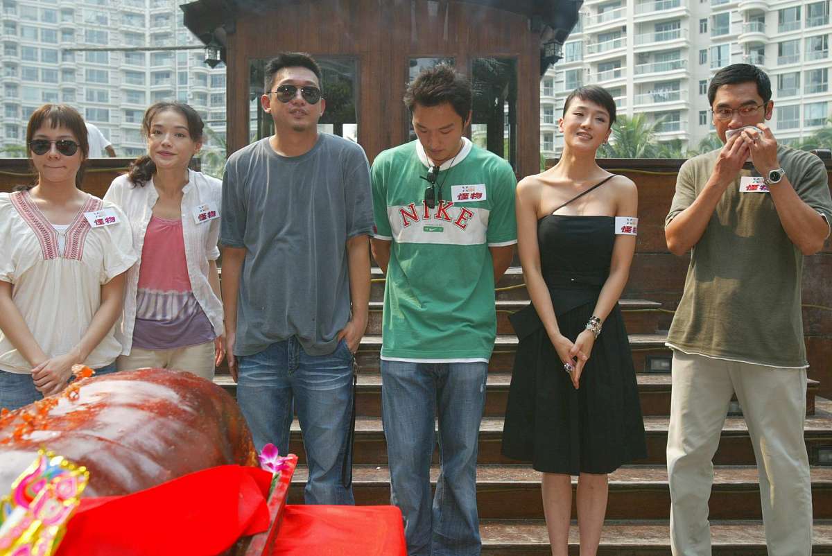 改个抖音爆款开头龙国博城屿蓝学院。5【诡异世界已加载完毕全球同步开启】喂你们也听见了吧。我以为自己幻听了。广播室的同学打游戏忘关麦了吧。4教室内一片喧哗所有同学都讨论刚才听见的声音。诡异世界？李然从厚厚的书墙下抬起了头惺忪的眼睛里露出几分诧异。1在众人疑惑之时那道犹为冰冷的系统声音再次在李然的耳边响起。【现在将从该区域抽取二十五人进入诡异世界限时十五天副本将采取随机出生地随机触发任务随机获得奖励的