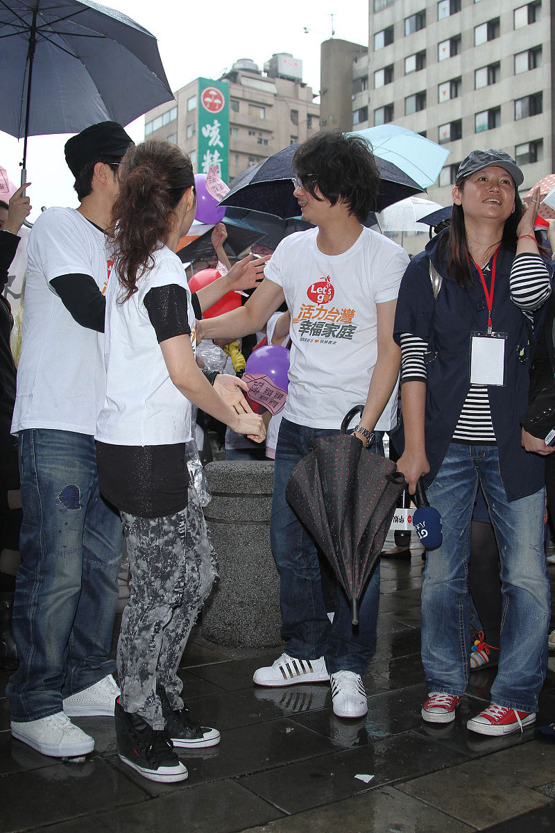 2011年5月15日,台北,家庭日活动. f.i.r(飞儿乐团),潘玮柏+++_+++家庭