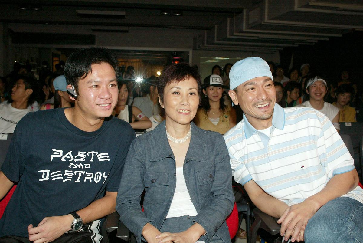 2003年8月9日,"当红新星怀旧show"于香港举行,刘德华与汪明荃捧场.+++