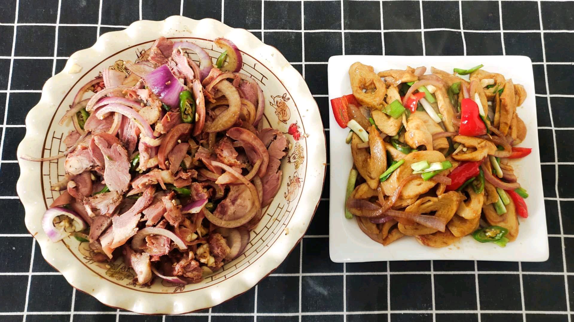 15块钱猪头肉,一盘素炒面筋,中午俩菜,我的幸福小生活
