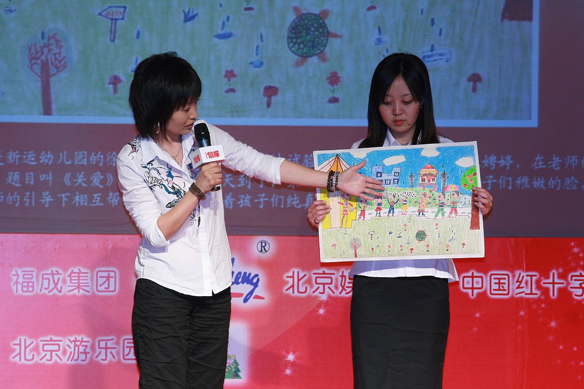 2007年8月31日,北京,李连杰"1基金"慈善拍卖晚会.斯琴格日乐+++_+++李