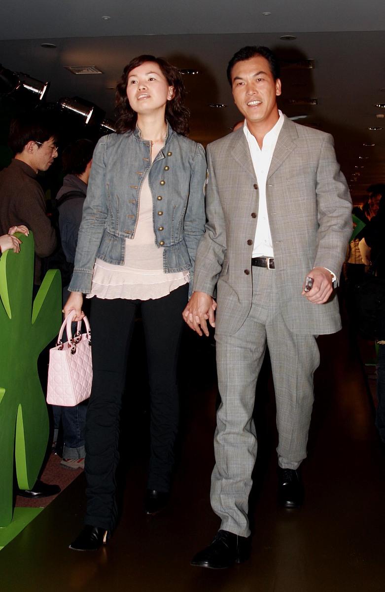 2004年12月21日晚,《2004"真心英雄"--tom在线星光盛典》颁奖晚会在北