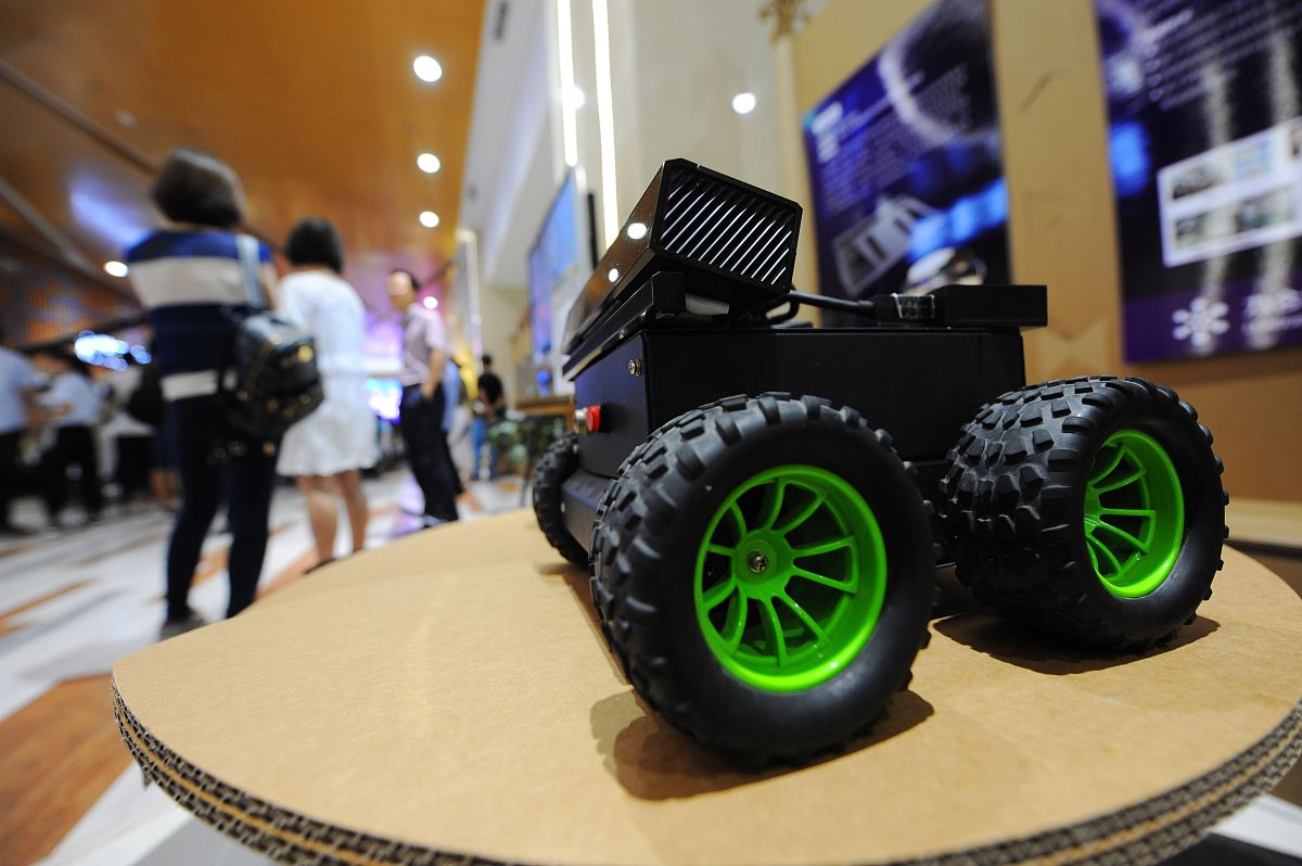 C语言嵌入式小车避障算法与代码示例