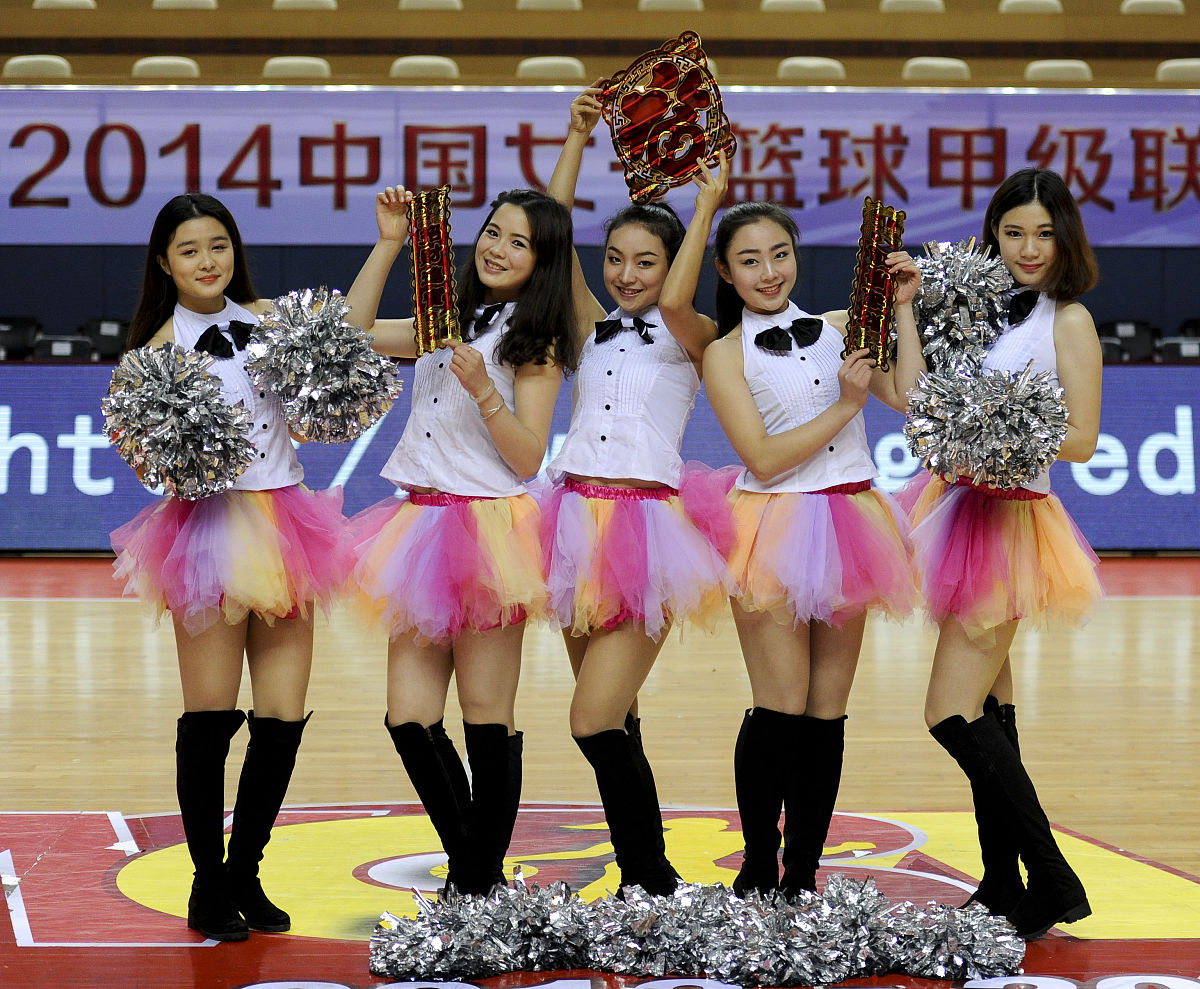 帮我写一段关于《2023年成都市体彩杯艺术体操比赛暨成都市排舞、体育舞蹈、团体操交流赛》活动结束时主持人闭幕的结束语要写的文艺一点