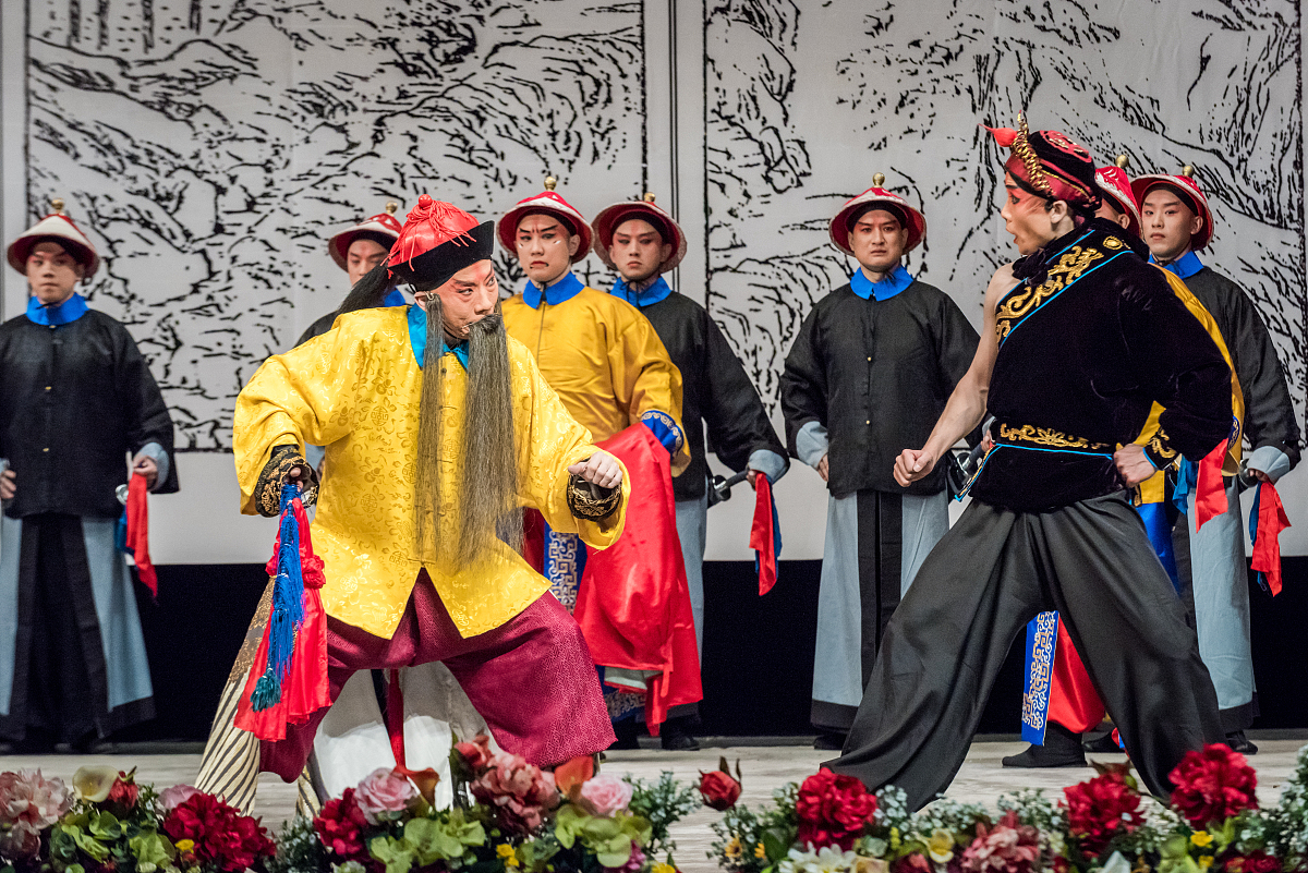 2018年4月26日讯,上海,早前,上海天蟾逸夫舞台上演京武会,大武生奚中