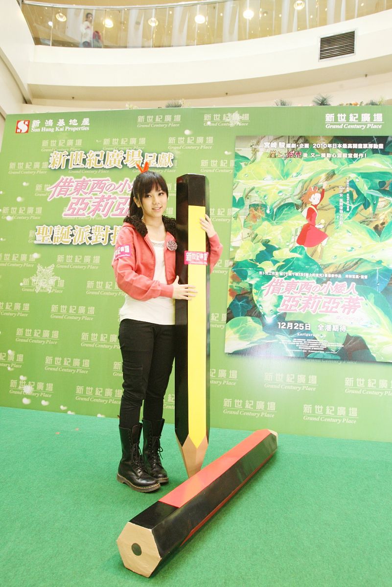 2010年11月20日,香港,邓紫棋(g.e.m.)出席动漫电影记者会.+++_+++邓紫