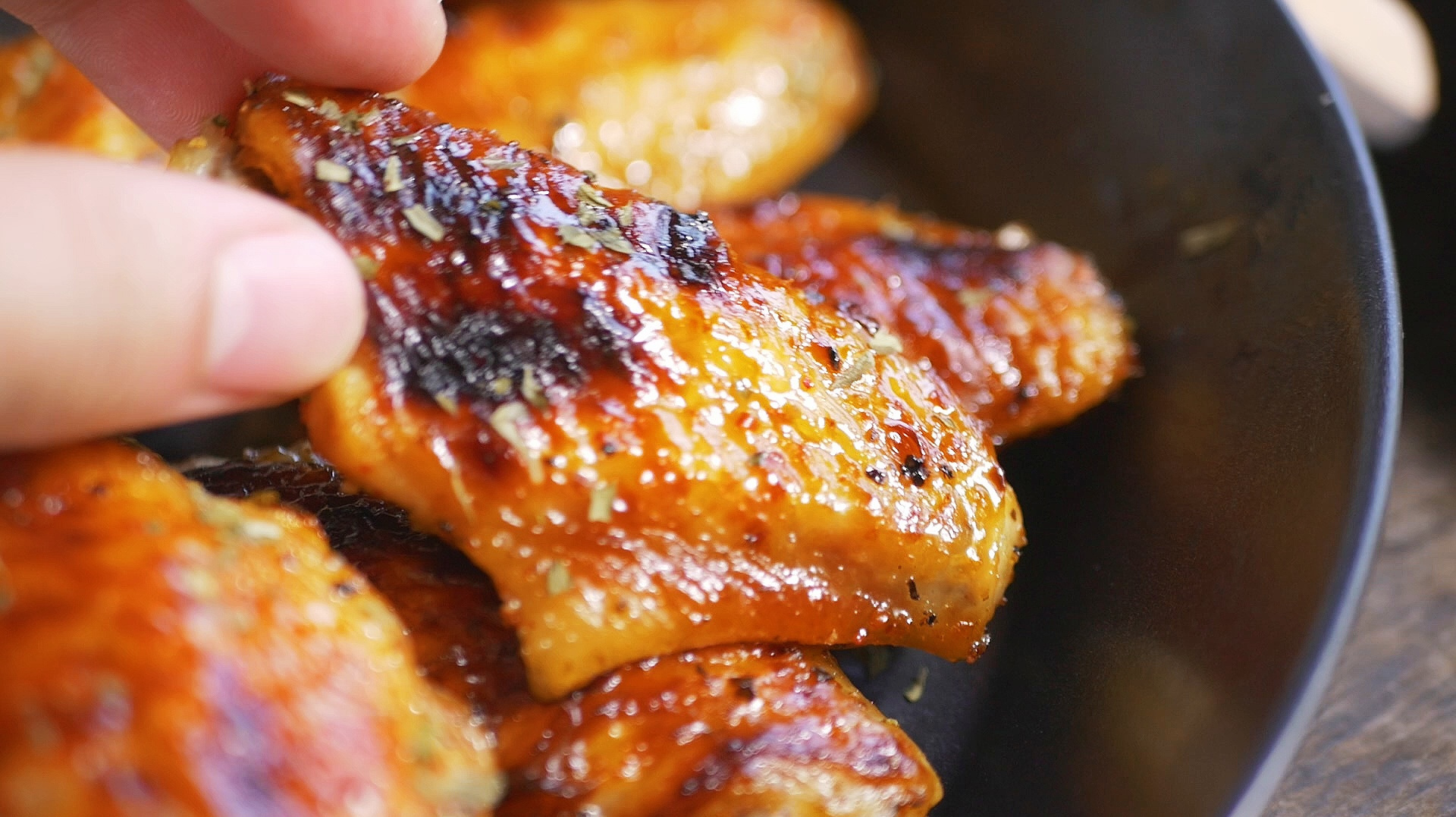 烤翅怎么做最好吃?超简易完美烤翅做法,腌制火候是关键!