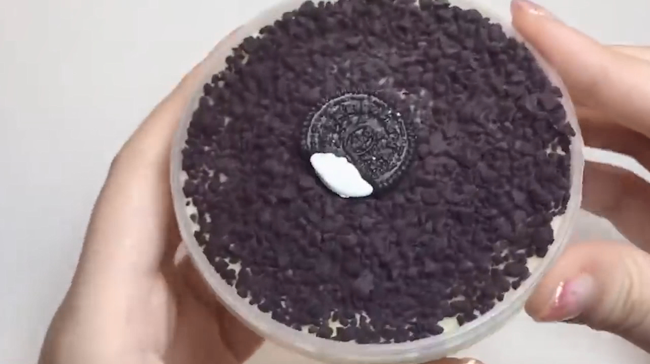 奥利奥可可脆奶昔,看着都好玩