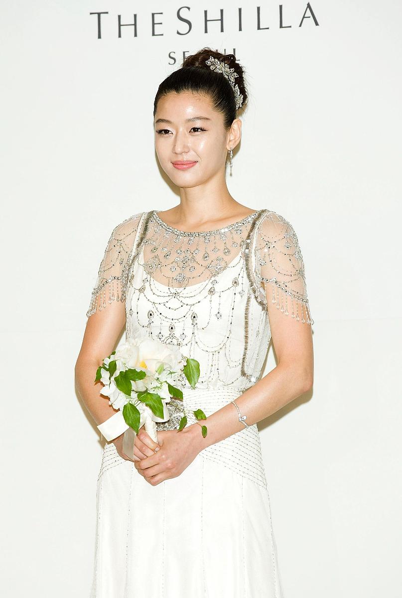2012年4月13日,首尔,韩国女艺人全智贤13日下午在首尔新罗酒店举行了