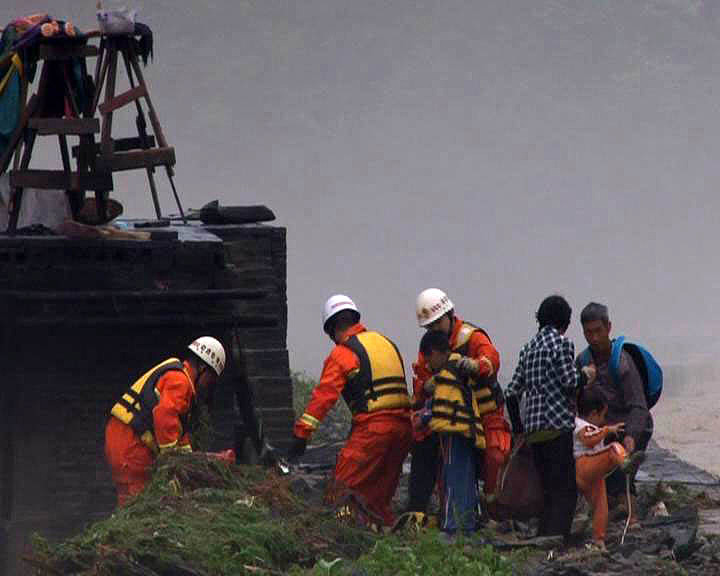 北京门头沟被困列车最新消息：首批乘客已安全抵达目的地