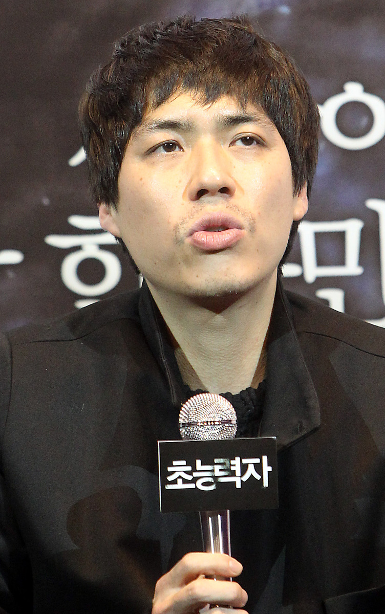 请生成10条无用的超能力