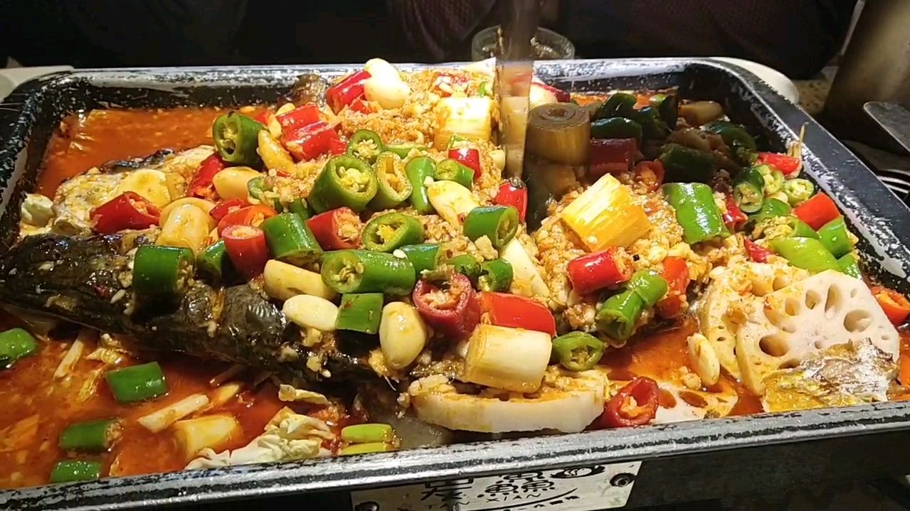 湄公鱼做的烤鱼小何第一次吃带大家品尝一下