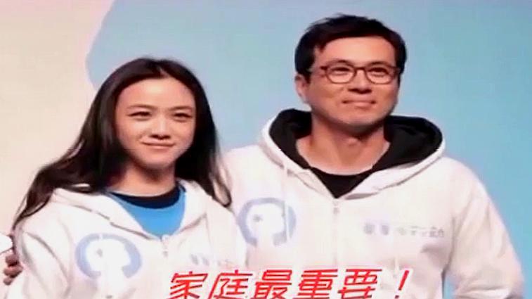 [图]李亚鹏有新女友?和女儿李嫣一起自拍?